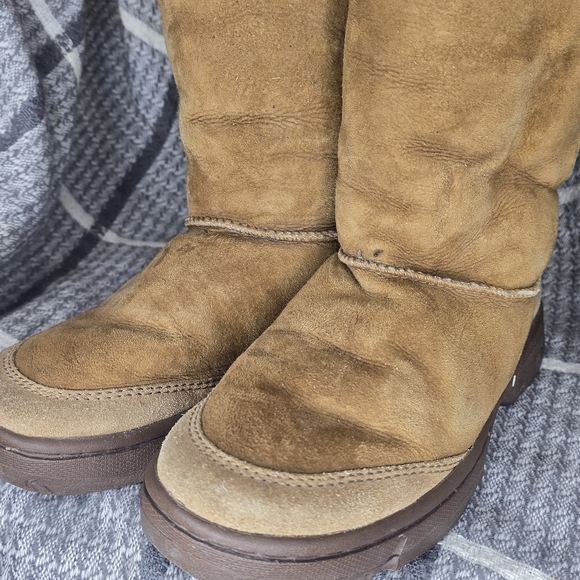 UGG‎ Ultimate Short Boots Size 7 - Picture 2 of 5